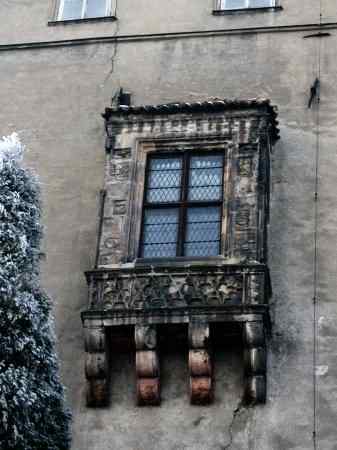 honosný pozdně gotický arkýř v 1. patře severního křídla