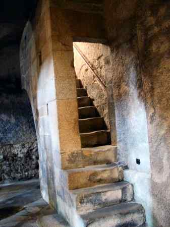 kaple - schodiště z přízemí do patra