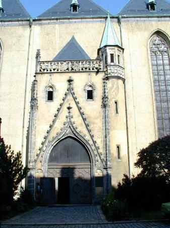kostel sv. Mikuláše - vstupní portál na jižní straně
