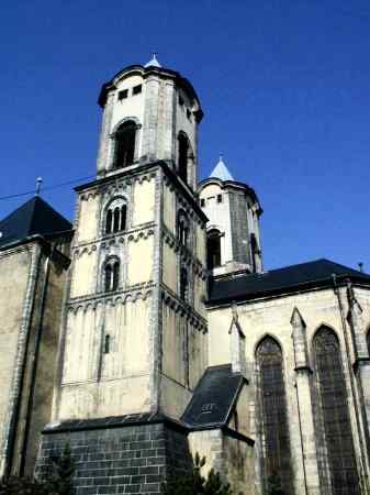 kostel sv. Mikuláše - presbyterium a věže od jihu