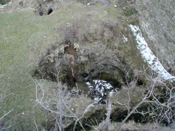 studna - pohled z bergfritu