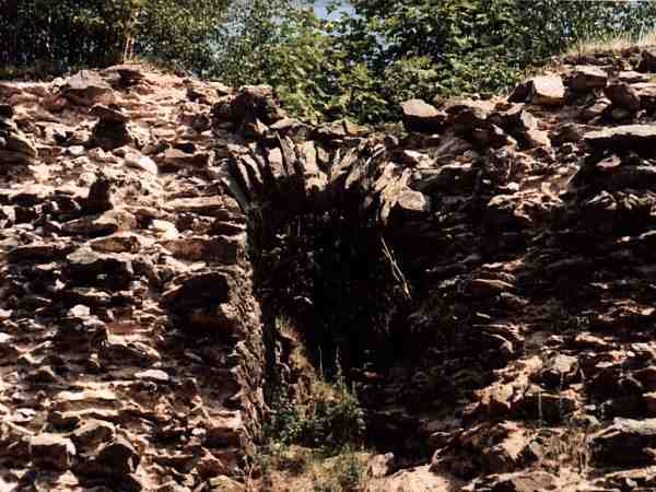 detail okna v severn hradb jdra 