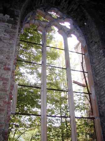 krubov neogotick okno v oranerii