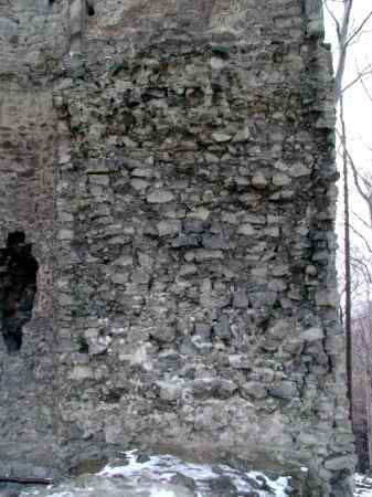 sla zdiva bergfritu (cca 4 m)
