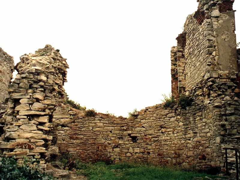 obytn v 2. fze jdra - ulika mezi severovchodn stnou ve a obvodovou hradbou