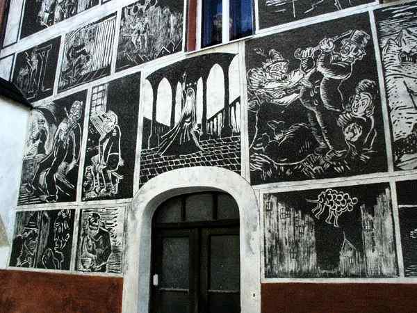 sgrafito s v�jevy Krvav�ho rom�nu Josefa V�chala